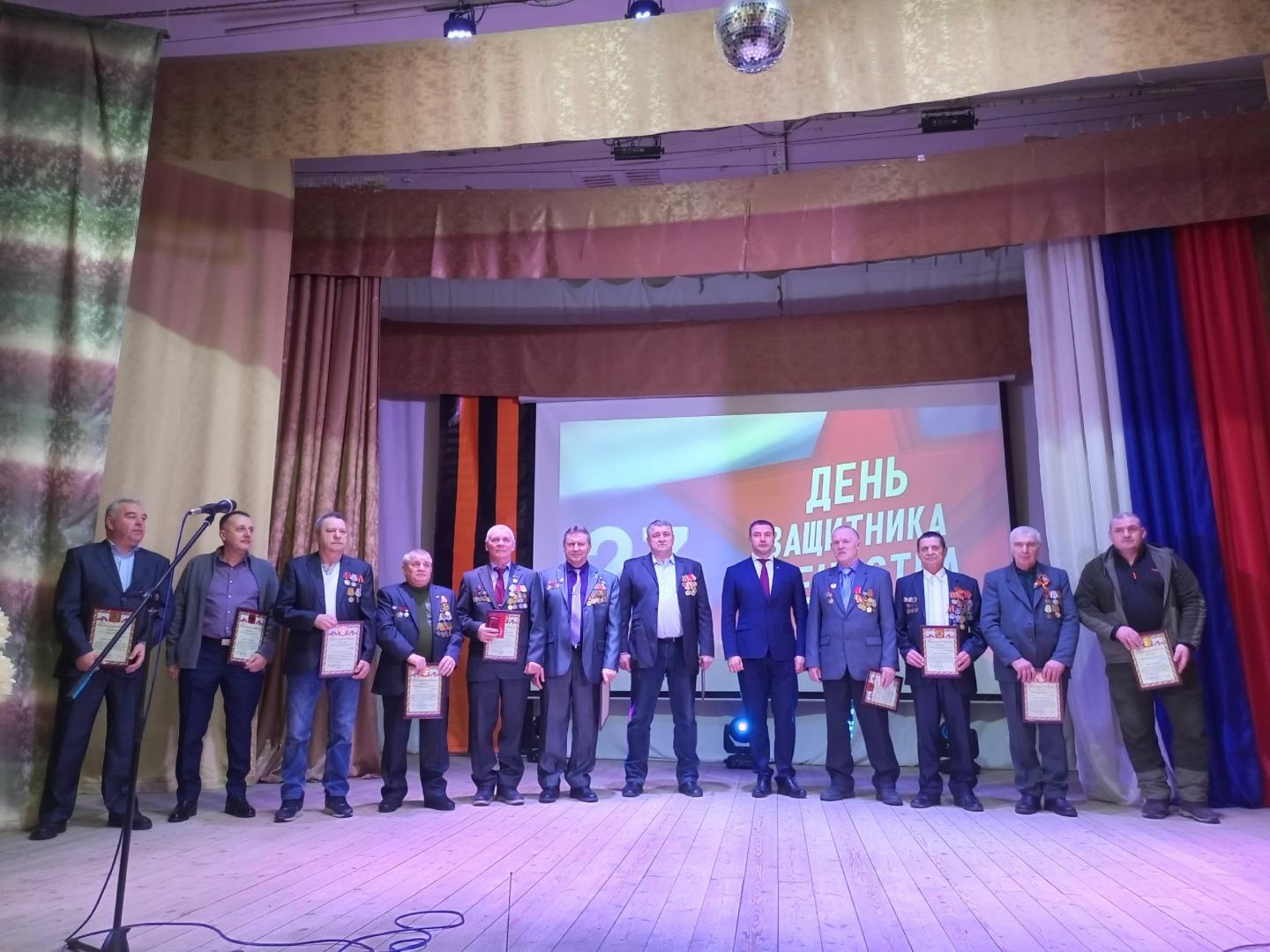 Гордись, Отчизна, славными сынами.