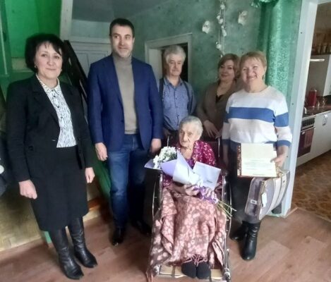 В Навлинском районе в преддверии 80-летия Победы над фашистской Германией началась череда торжественных вручений юбилейной медали «80 лет Победы в Великой Отечественной войне 1941-1945 гг.». В соответствии с Указом Президента Российской Федерации Владимир.